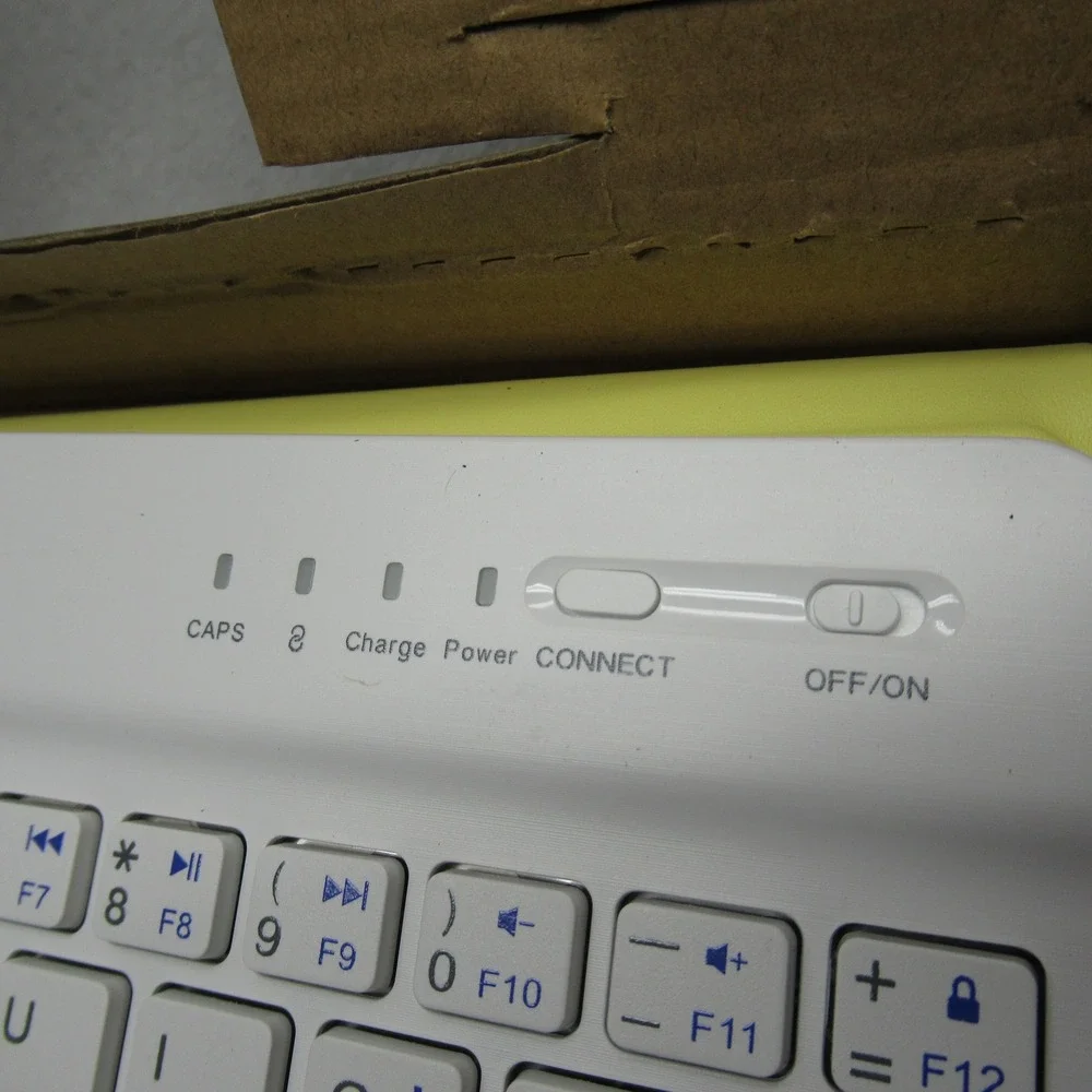 Keyboard & Case Wireless Bluetooth for Tablet Yellow Micro‎ USB NEW